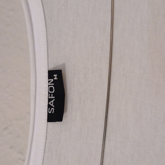 Pur White Graphic Women's Top - Picture 2 of 3